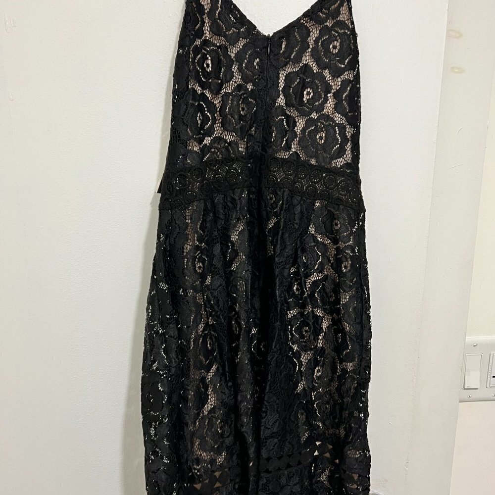 🏷 *NWT* Aqua Black Lace Dress with Nude Underlay - Timeless Elegance 🖤 - Picture 4 of 12
